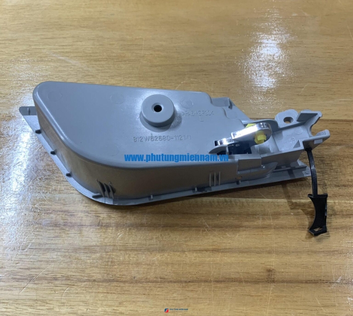 Tay mở cửa trong T5G-L