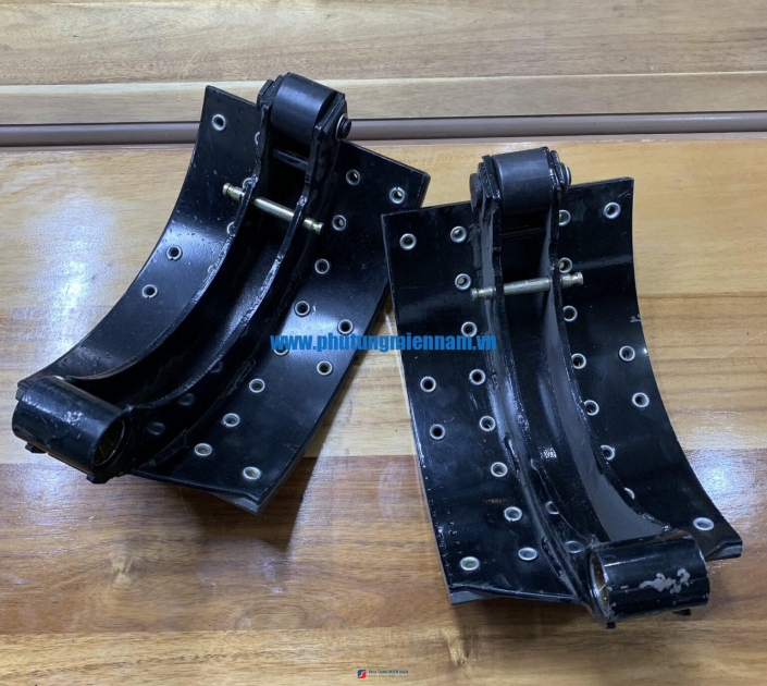 Guốc phanh man sau- có con lăng