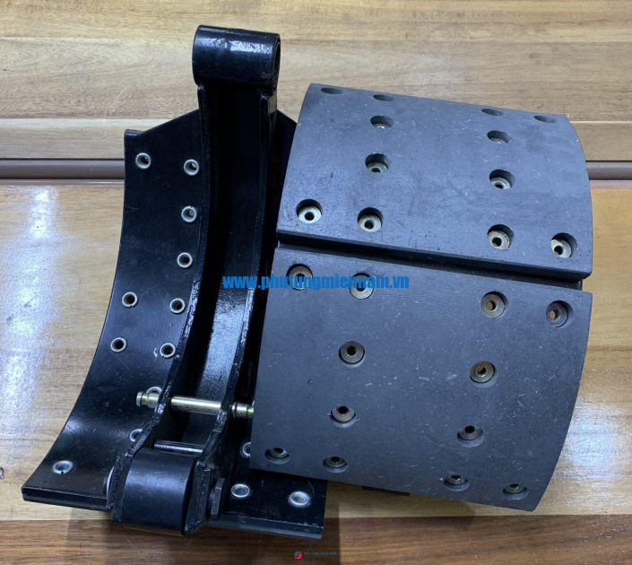 Guốc phanh man sau- có con lăng