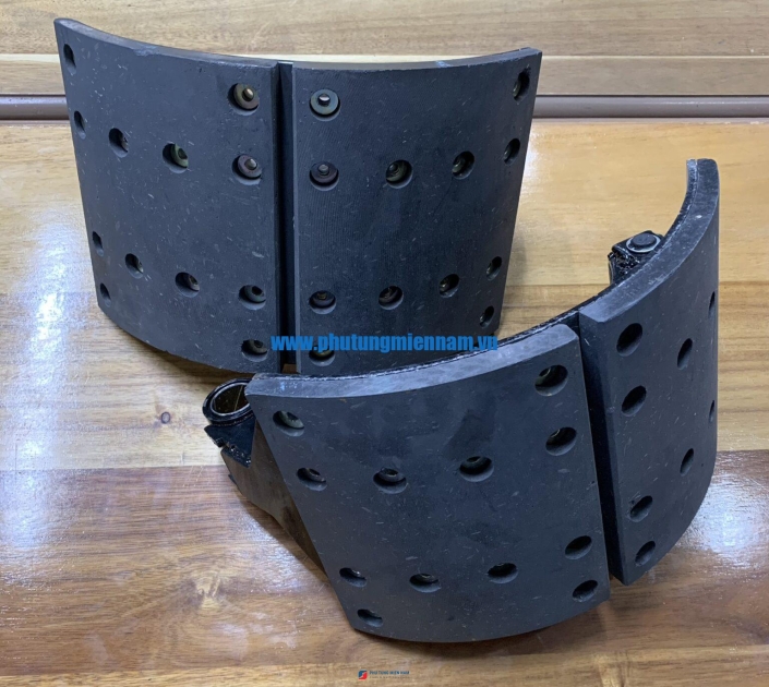 Guốc phanh man sau- có con lăng