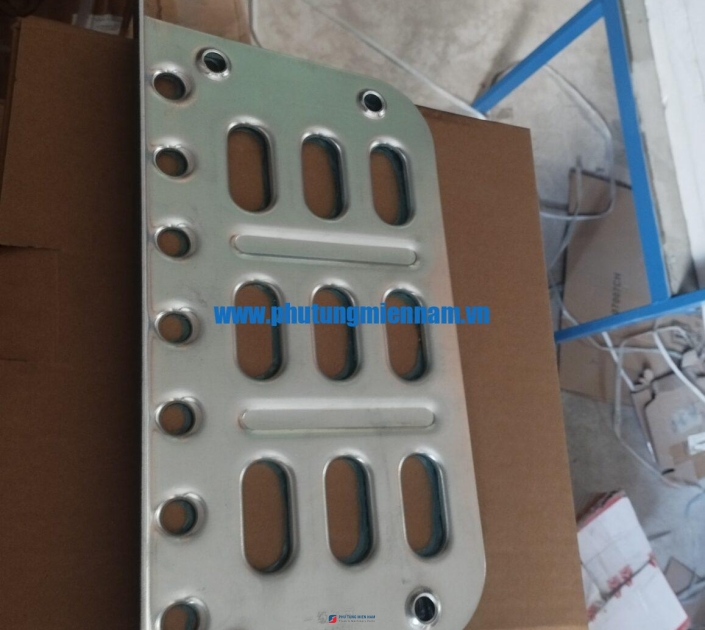 Ốp inox gắn bệ bước chân xe Chenglong H7